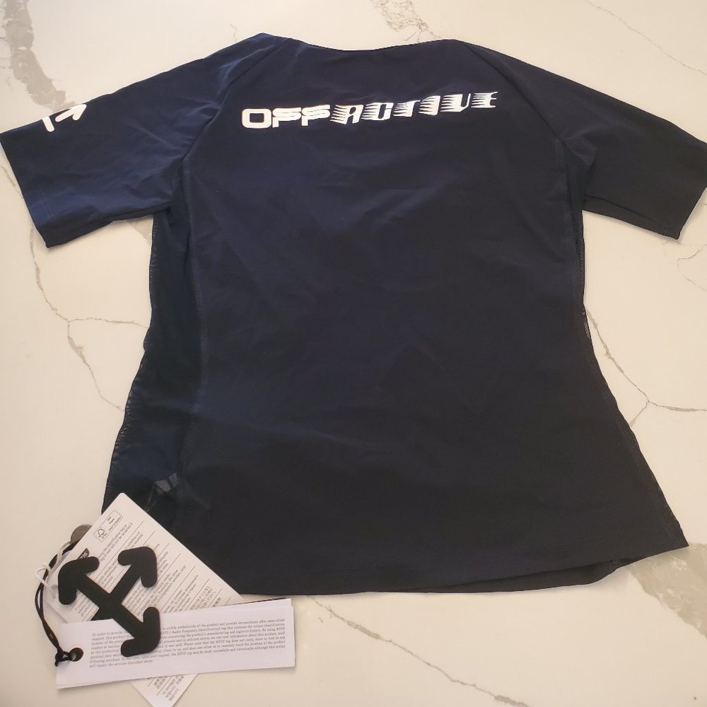 OFF-WHITE T-shirt. Size L. Black.